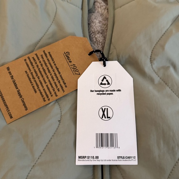 NEW NWT Avalanche Women's Puffer Jacket Size XL - Picture 2 of 6